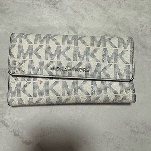Michael Kors White Wristlet Clutch Iconic Design